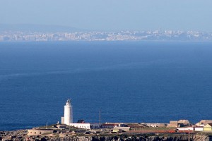 Estrecho-de-Gibraltar_-Al-fondo-Tanger_-costa de la luz