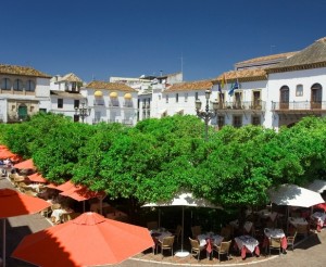 plaza de los naranjos en Marbella